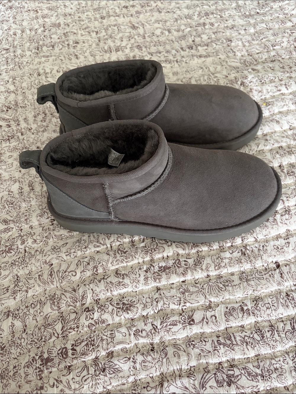 UGG classic ultra mini boots - Picture 2 of 5